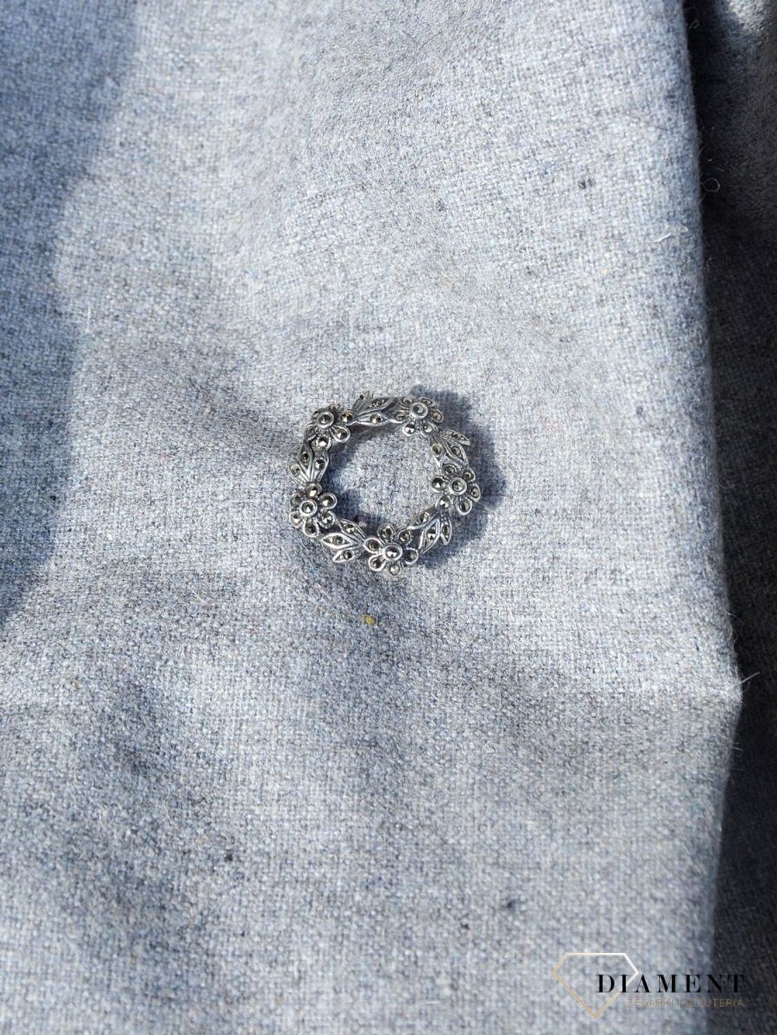 Srebrna broszka wianek z markazytami BR 310.jpg